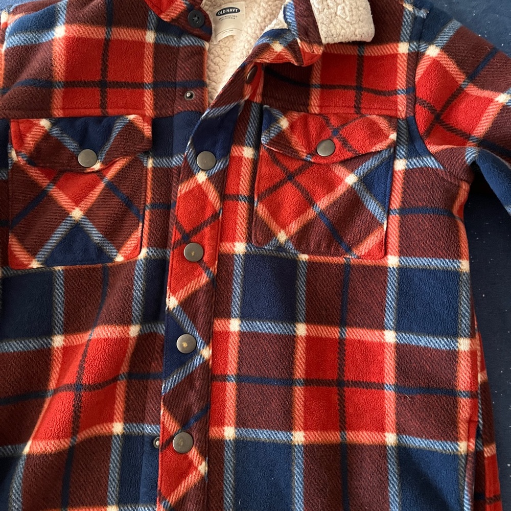 Old navy fleece shirt. Can fit petite adult size is 12-14 kids